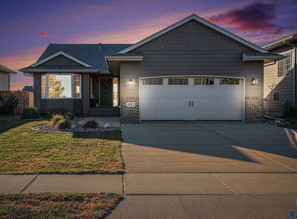 8012 W Wilson Dr, Sioux Falls, SD 57106