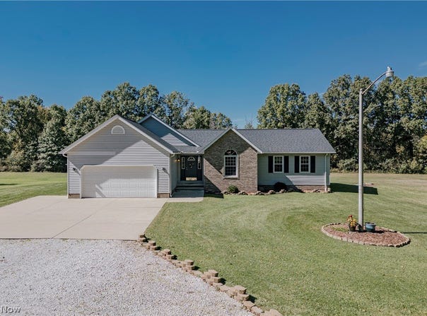 15705 Lowe Road NE, Alliance, OH 44601