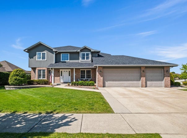8143 Stonegate Drive, Tinley Park, IL 60487