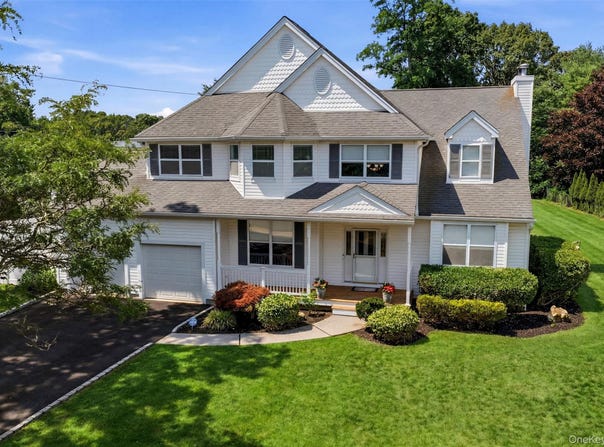 6 Poplar Lane, Commack, NY 11725