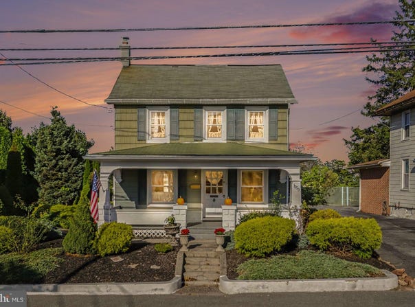 1259 E NEWPORT Road, LITITZ, PA 17543