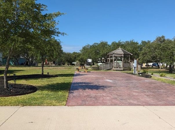100 Augusta CIR, Aransas Pass, TX 78335