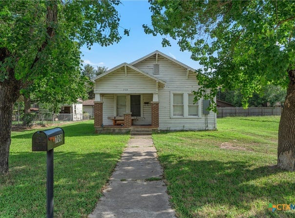 709 E 18th Street, Cameron, TX 76520