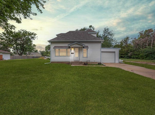 505 Sweezy, Halstead, KS 67056
