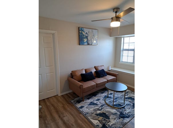 1702 Crest Point Drive, Arlington, TX 76012