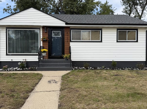 4132 E 11th Place, Gary, IN 46403