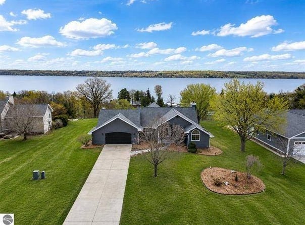 7215 Cedarview Lane, Cedar, MI 49621