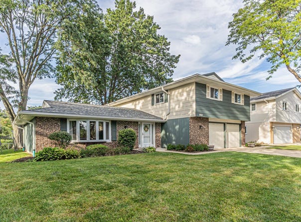 864 PINEHURST Lane, Schaumburg, IL 60193