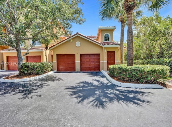 300 Scotia Dr, Hypoluxo, FL 33462