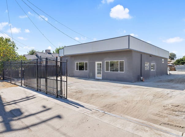 55 E Vandalia Avenue, Porterville, CA 93257