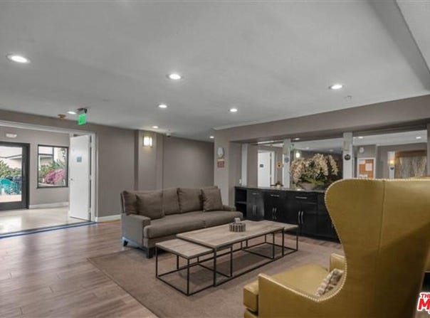 838 Pine Ave, Long Beach, CA 90813