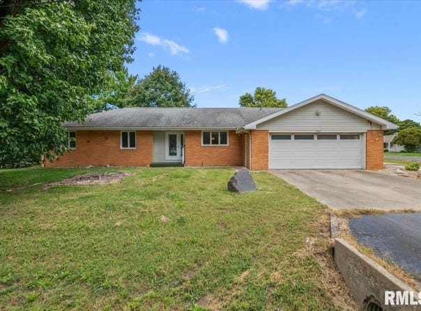 18 ELIZABETH Court, Elkhart, IL 62634