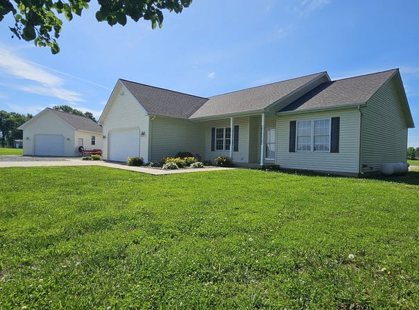 17619 E Angling Road, Mt Vernon, IL 62864