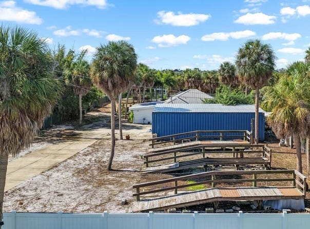 102 TROUVE Lane, RUSKIN, FL 33570
