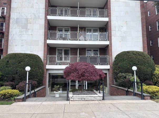 110 BROOKLYN, Freeport, NY 11520