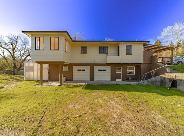 9198 Fort Seward Road, Blocksburg, CA 95514