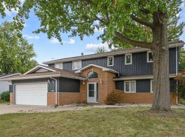 574 ridge Avenue, Elk Grove Village, IL 60007