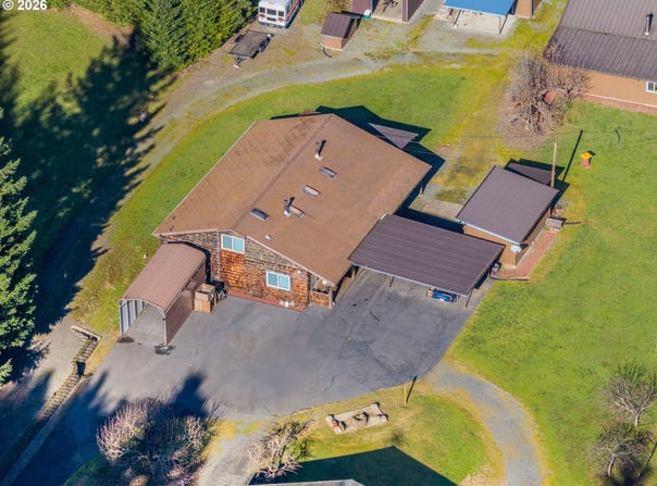 711 H Ave, Powers, OR 97466