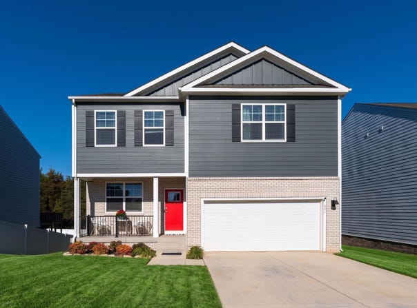 421 STONEWALL JACKSON BLVD, STAUNTON, VA 24401