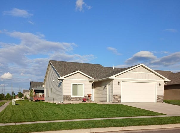 5400 S Eastwind Ave, Sioux Falls, SD 57108