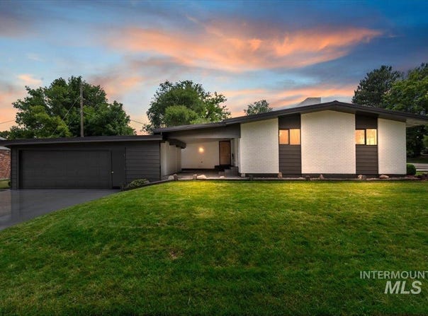 2001 Ray Ave, Caldwell, ID 83605