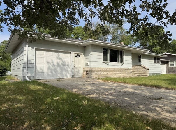 624 Kersten St, Bottineau, ND 58318
