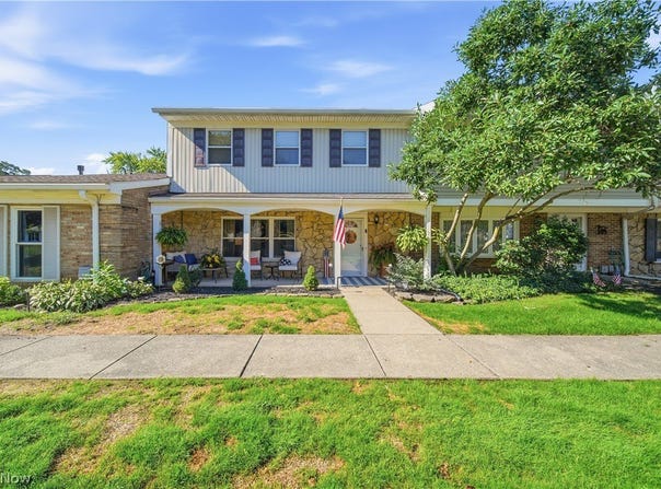 2137 Beechtree Drive, Uniontown, OH 44685