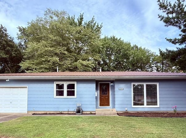 404 Park Forest Dr, Robinson, IL 62454