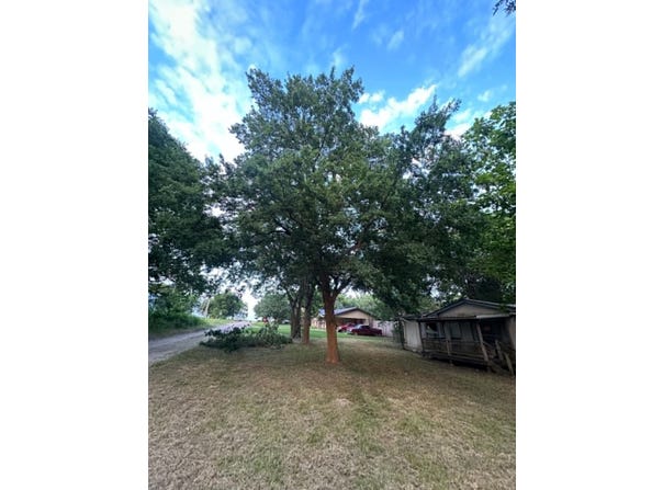 200 E Locust Street, Celeste, TX 75423