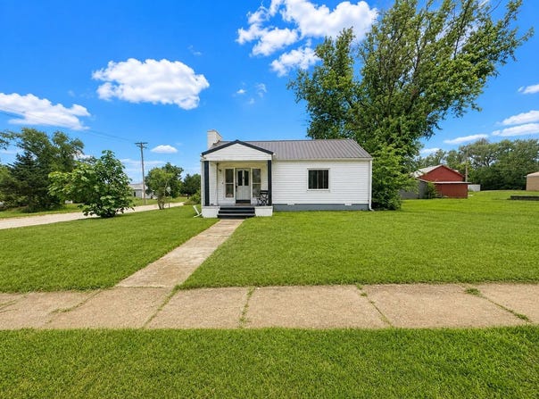 323 E Elm St, Lincoln, KS 67455