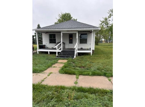 304 W 1st St, Laurel, NE 68745