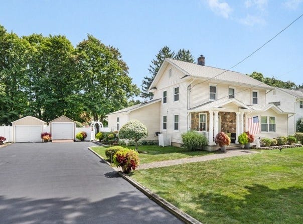 58 N Hillside Ave, Roxbury Twp., NJ 07847-2582