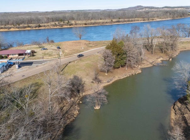 WATER St, Clifton, TN 38425