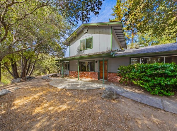 42634 Springwood Road, Oakhurst, CA 93644