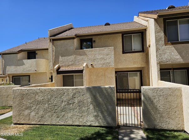 1840 E Avenue J2, Lancaster, CA 93535