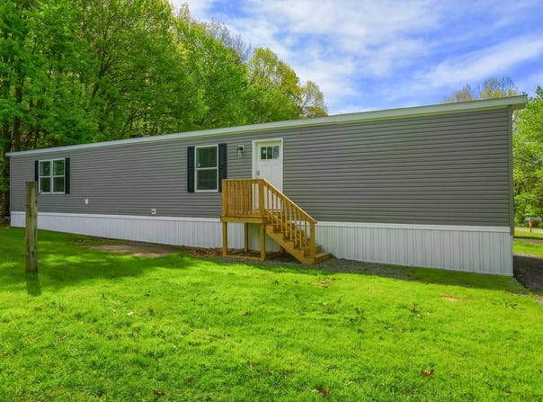 139 Valley Dr, Harmony, PA 16037