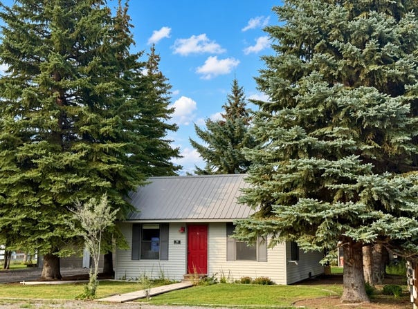 706 W College St, Mackay, ID 83251
