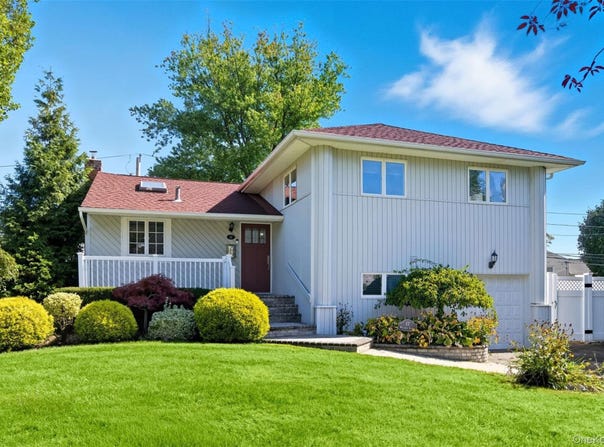 17 Willben Lane, Plainview, NY 11803