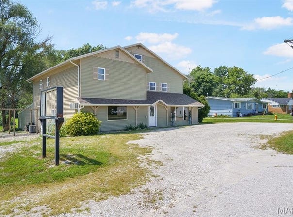 1106 Lafayette E, Edina, MO 63537
