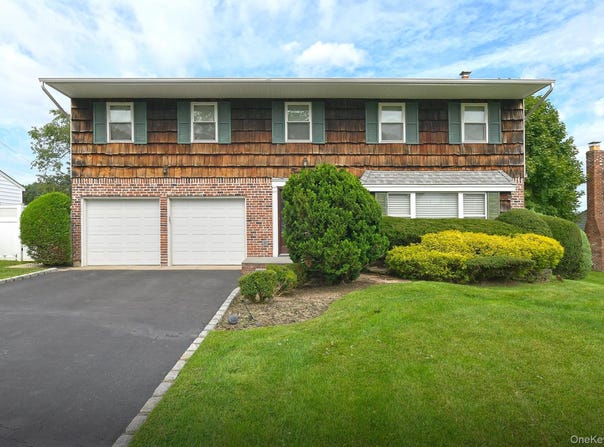 29 Abbot Road, Smithtown, NY 11787
