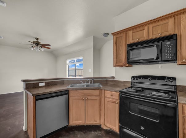 141 Lindas Creek Lane, Weatherford, TX 76088