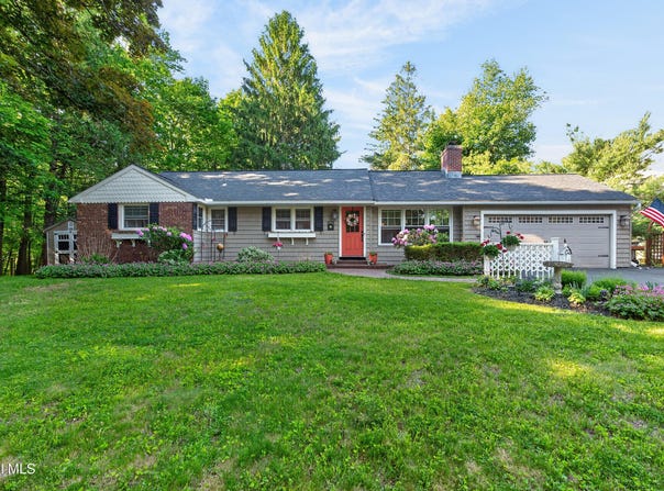 2 Avon Road, Delmar, NY 12054