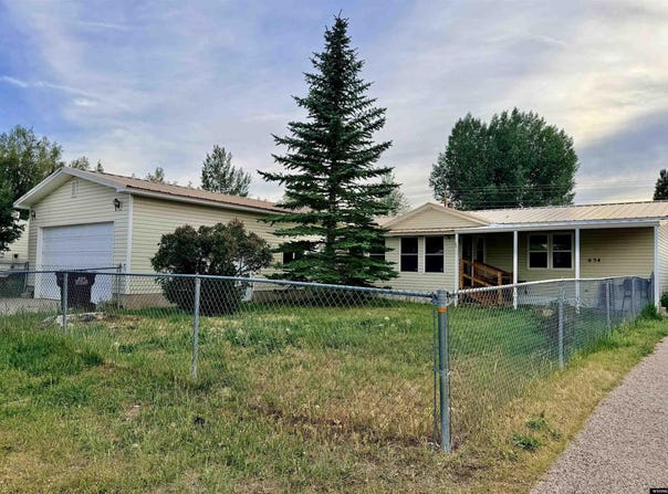 654 Oak Dr, Mountain View, WY 82939