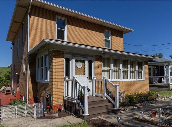 123 Midway Candor Rd, Robinson Twp, PA 15019
