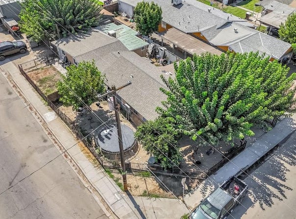 255 J Street, Parlier, CA 93648