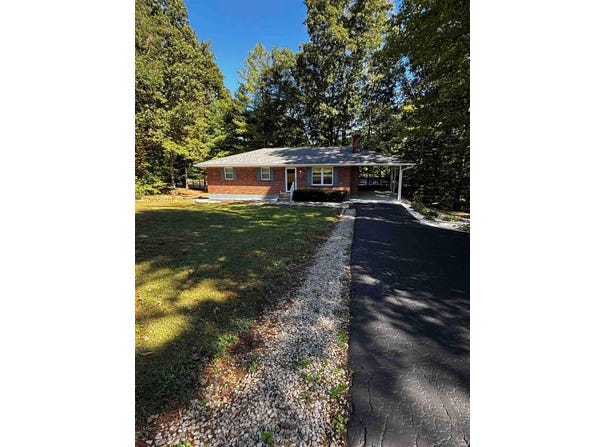 518 S Gobbler Knob Road, Pekin, IN 47165
