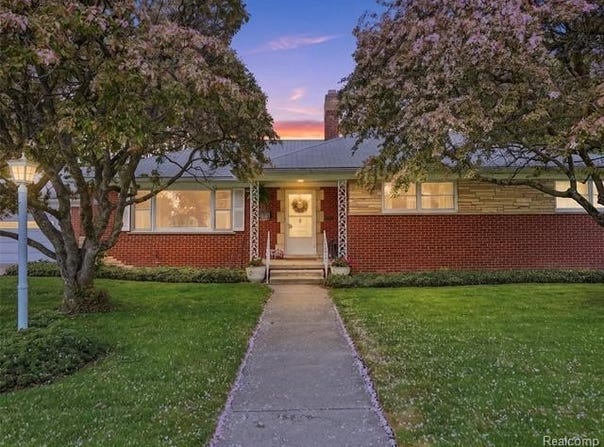 20600 Elizabeth Street, St. Clair Shores, MI 48080