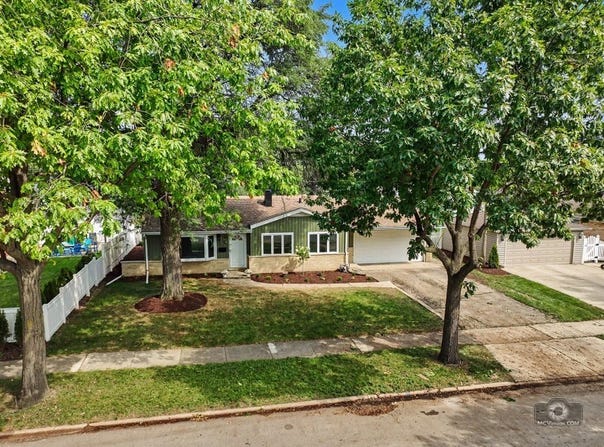 218 E Central Avenue, Lombard, IL 60148