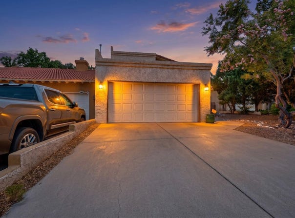 10701 Malaguena Lane NE, Albuquerque, NM 87111