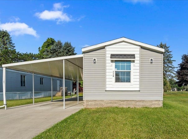 7118 W Mapleview Circle, Brown City, MI 48416
